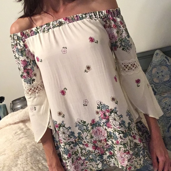 Tops - Off the Shoulder Floral Top